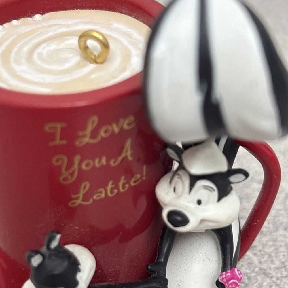 Vintage Hallmark Keepsake Ornament Love You A Latte Pepe Le Pew Looney Tune 2006 - Picture 2 of 10